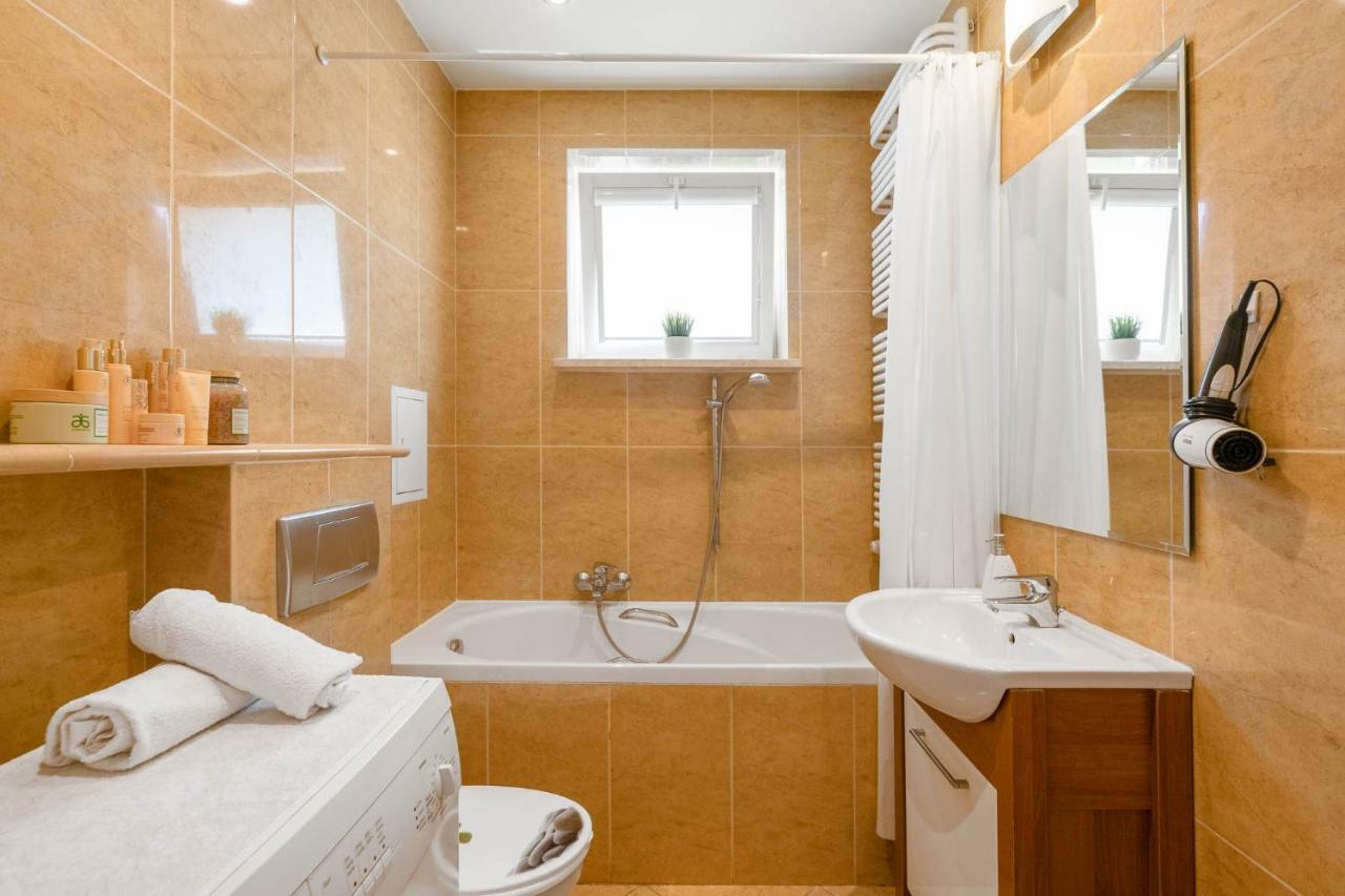 Apartament Goka Like It Apartment วอร์ซอ ภายนอก รูปภาพ
